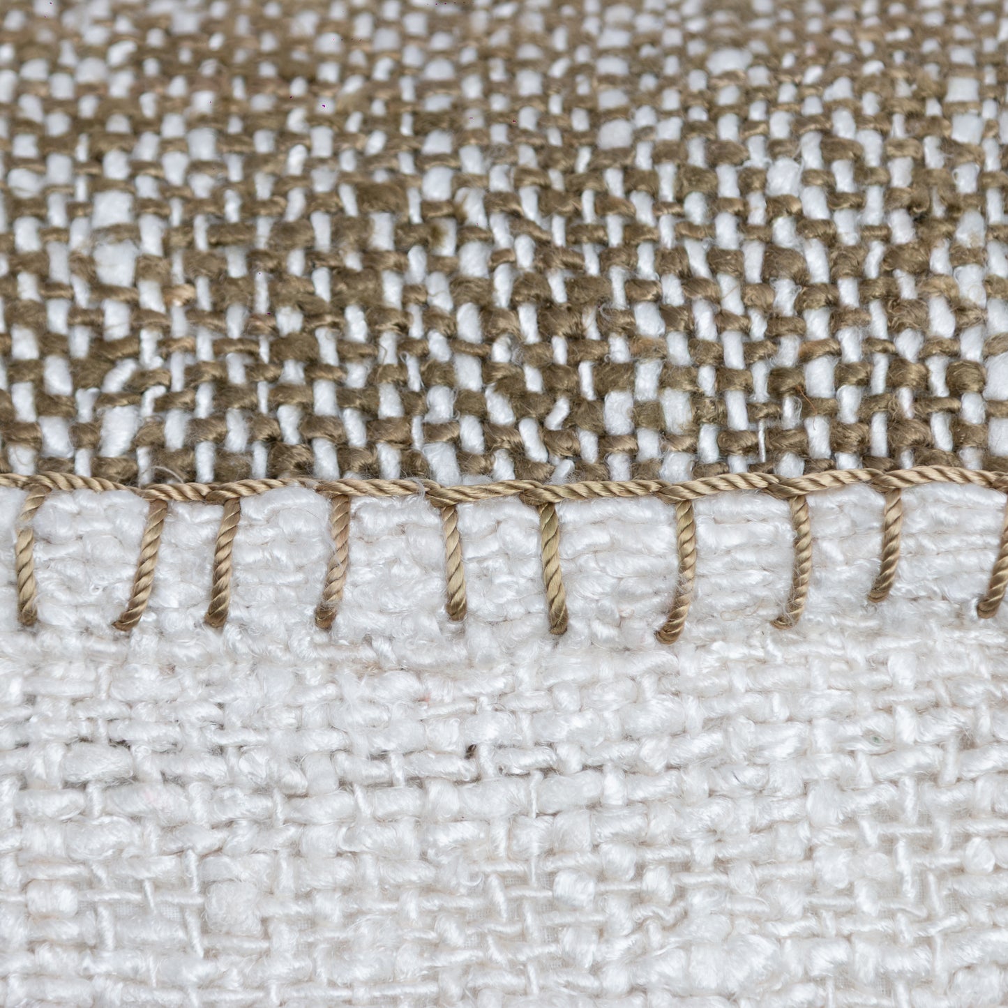 Almofada Tiya 30x50cm | Off White e Verde Oliva